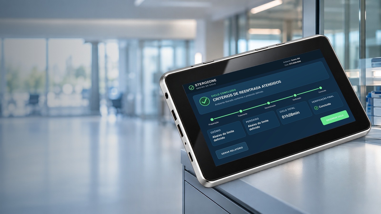 Tablet Sterozone exibindo a interface de gestão do ciclo: critérios de reentrada atendidos e ambiente liberado conforme o protocolo definido